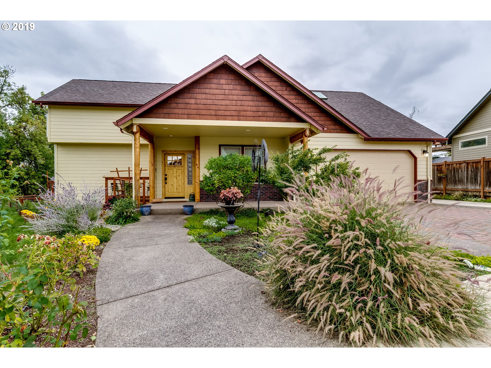 5733 Peridot Way Springfield, OR 97478 - Photo 2 of 32 Gallery Image 2