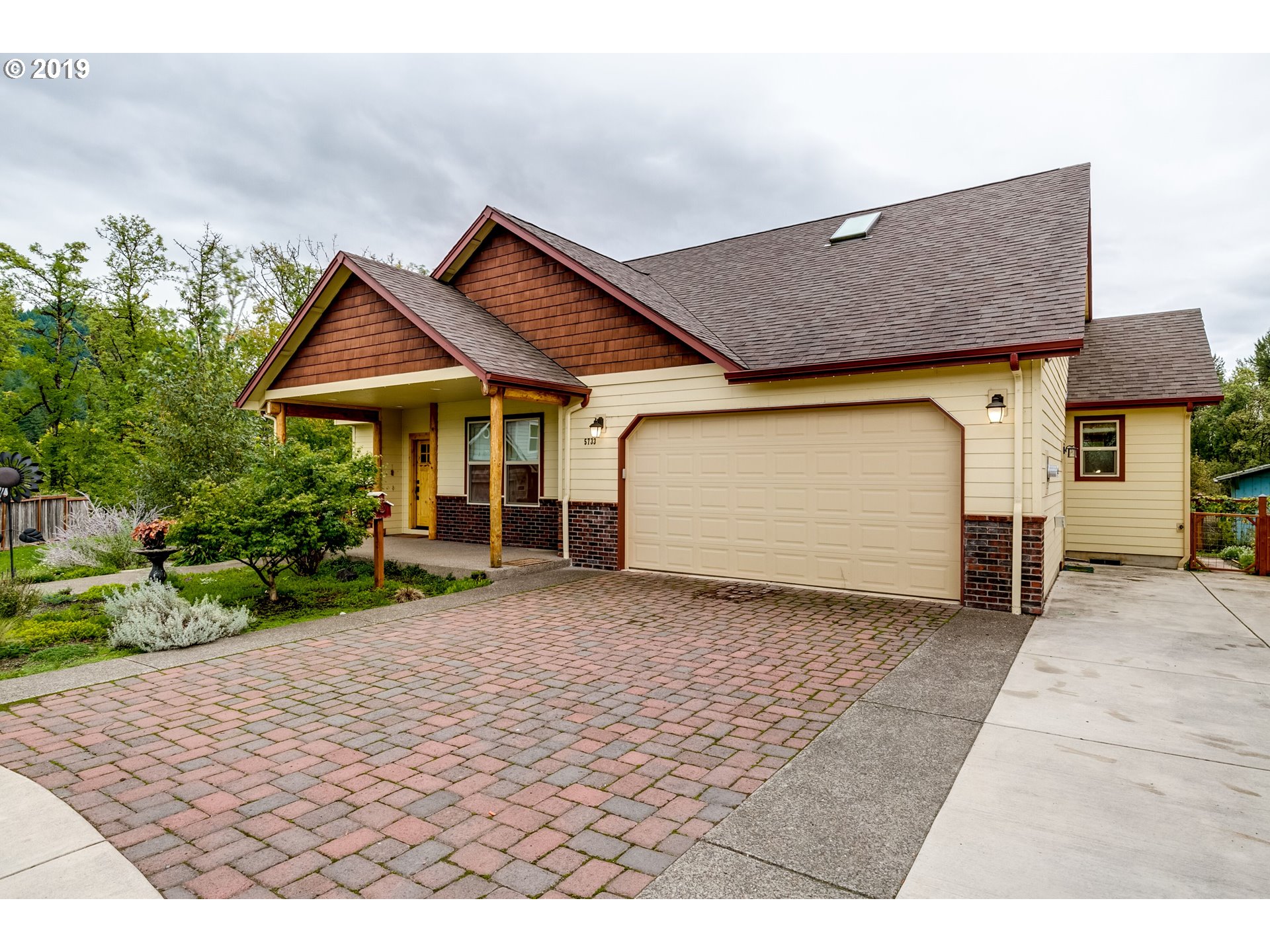 5733 Peridot Way Springfield, OR 97478 - Photo 3 of 32 Gallery Image 3