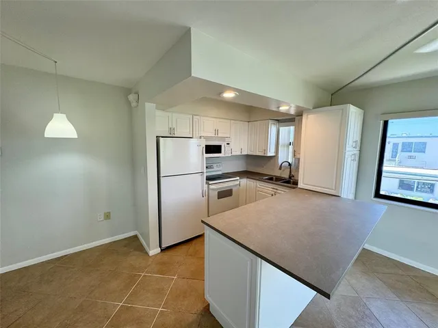 $1,900 | 3208 Southeast 11th Street, Unit 204, Pompano Beach, FL 33062