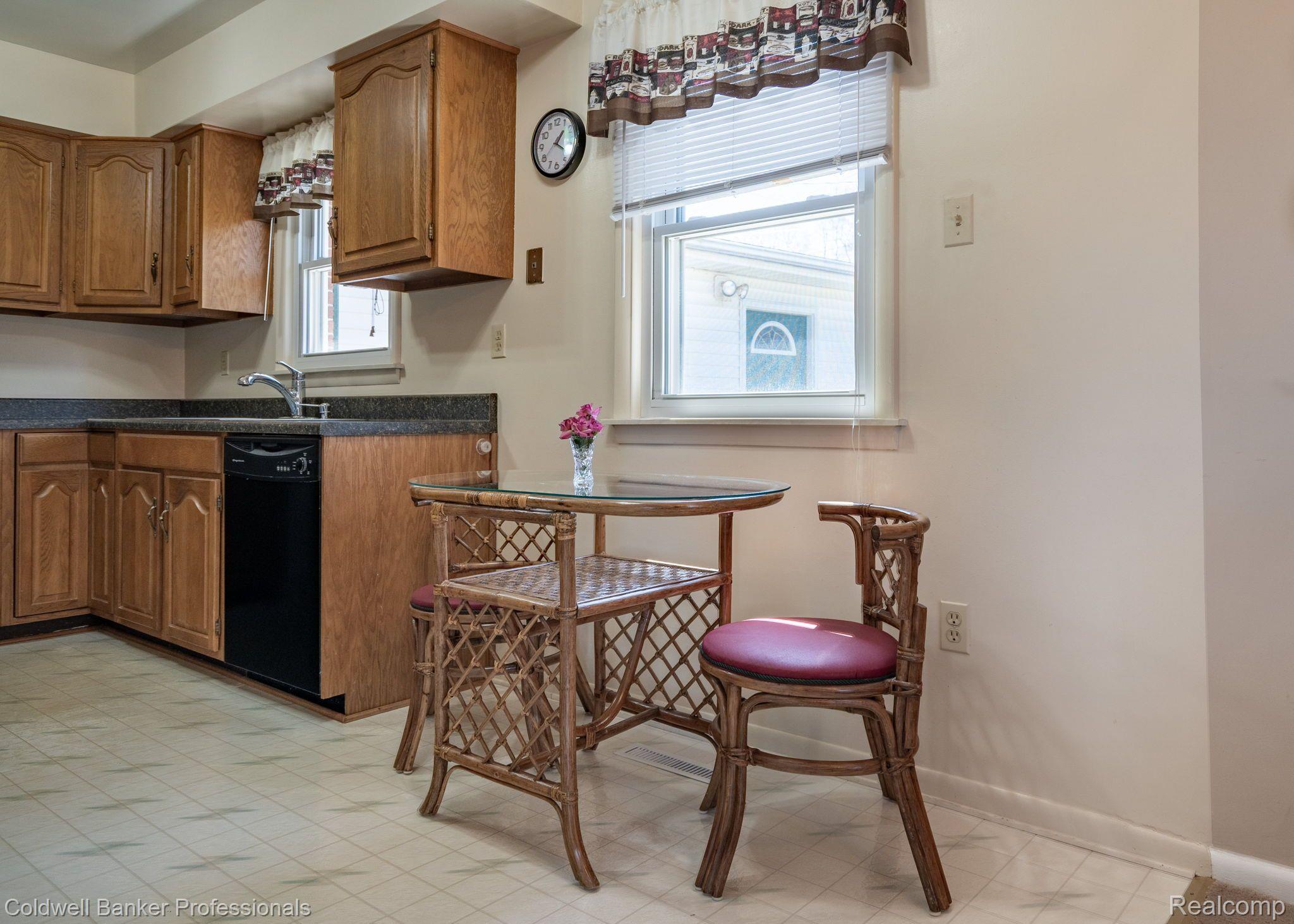 9850 Rilton Clarkston, MI 48348 - Photo 17 of 32 Breakfast Nook