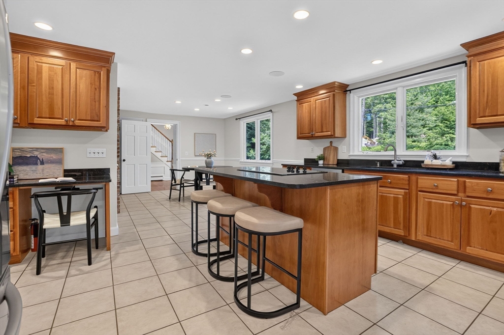 96 Draper Road Wayland, MA 01778 - Photo 5 of 27