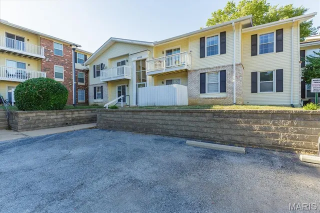$115,000 | 1468 Hawks Nest Court, Unit C, St. Charles, MO 63303