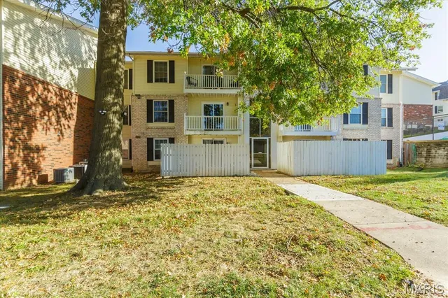 $115,000 | 1468 Hawks Nest Court, Unit C, St. Charles, MO 63303