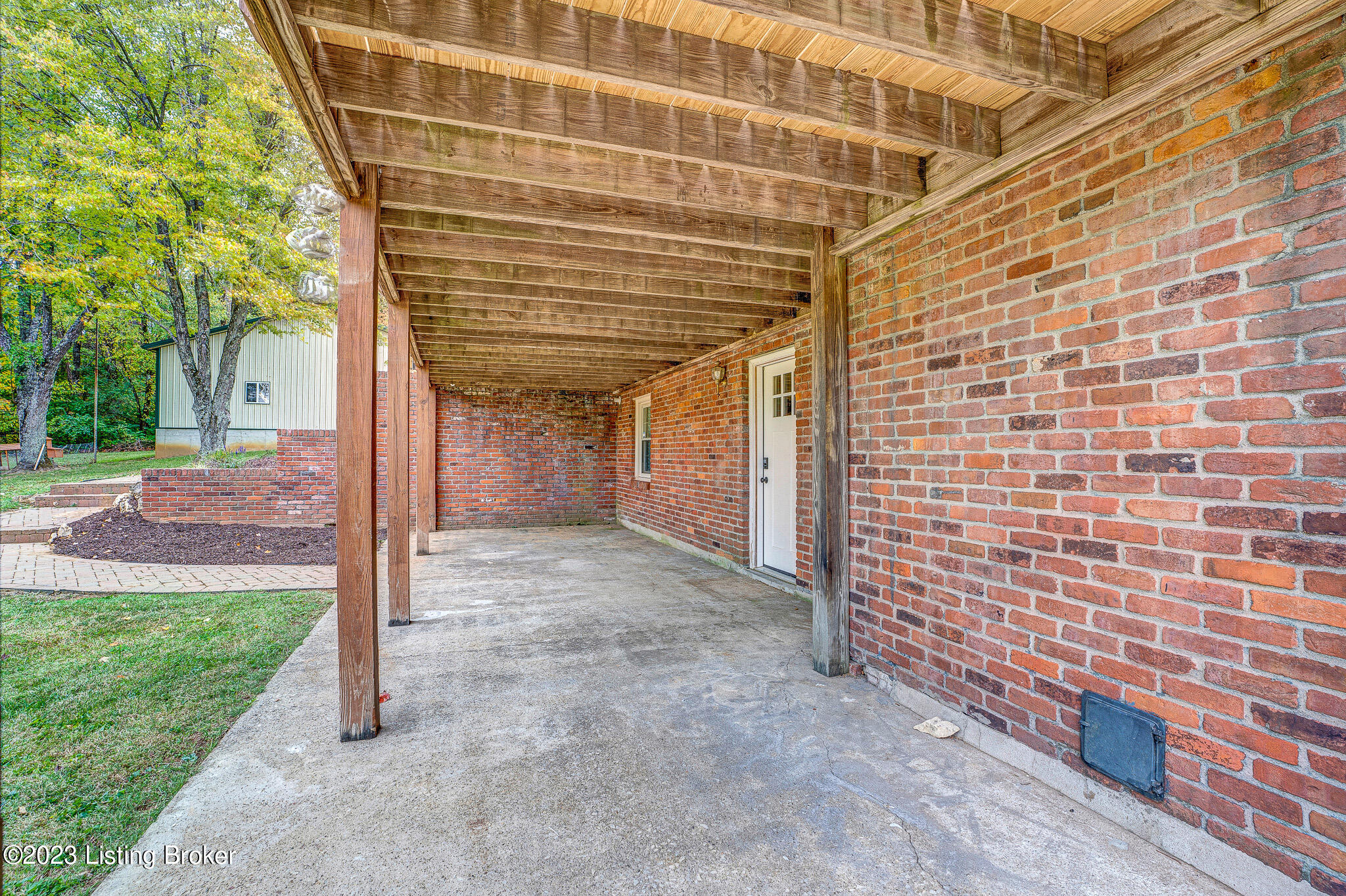 390 Risen Road Louisville, KY 40229 - Photo 58 of 61 DSC09372