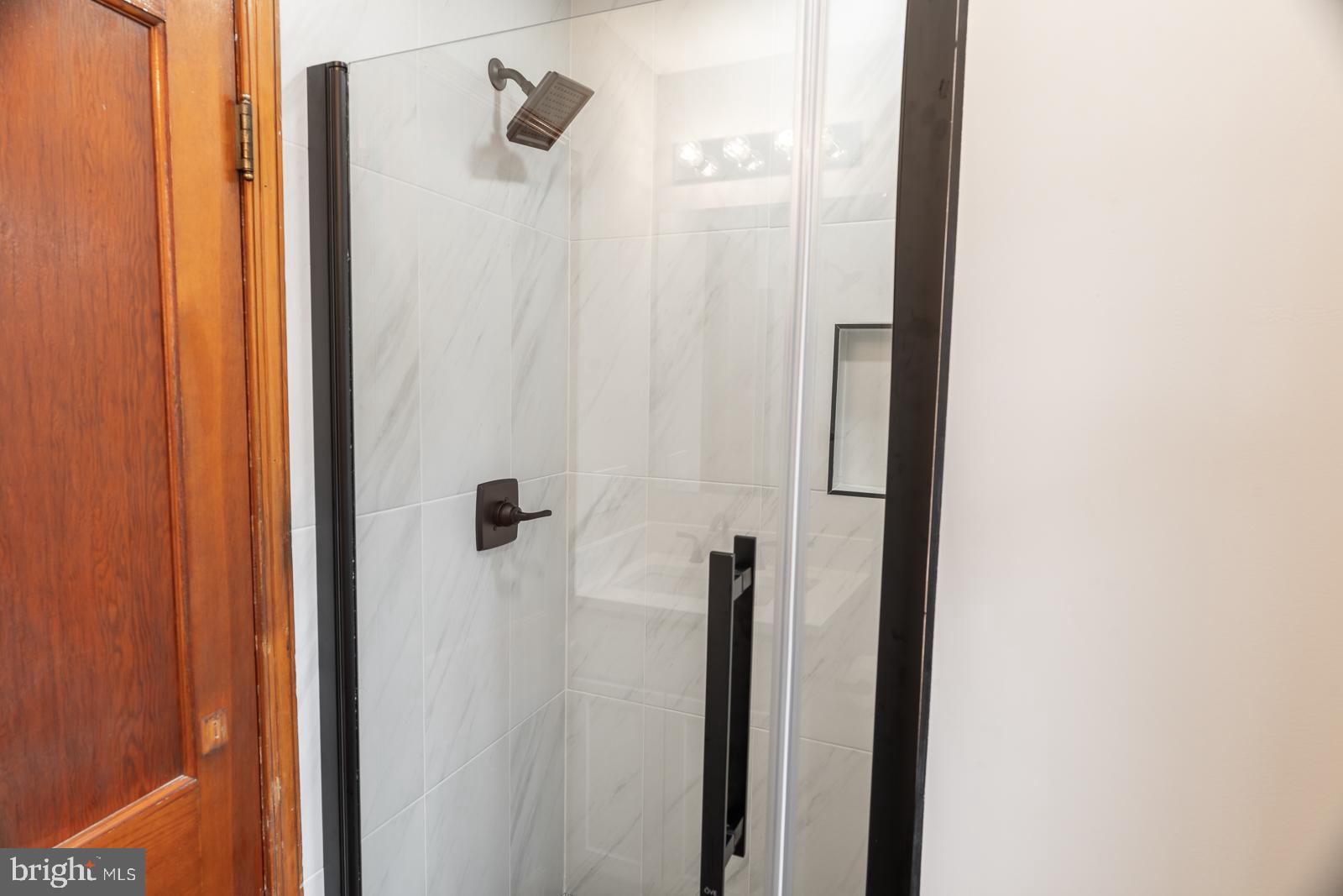407 Sandy Spring Road Laurel, MD 20707 - Photo 17 of 32 Main Level Full Bathroom