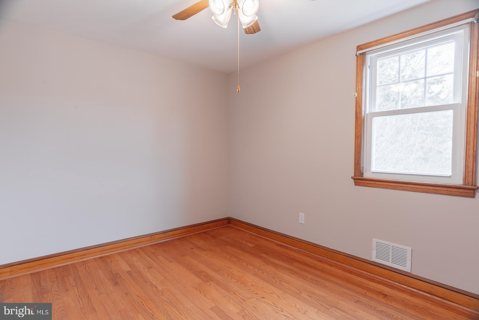 407 Sandy Spring Road Laurel, MD 20707 - Photo 21 of 32 Bedroom 3