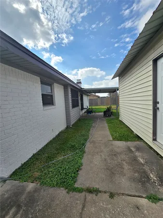 a view of a back yard of the house