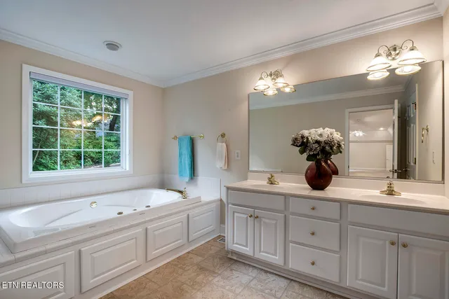 $499,000 | 309 Saligugi Lane, Loudon, TN 37774