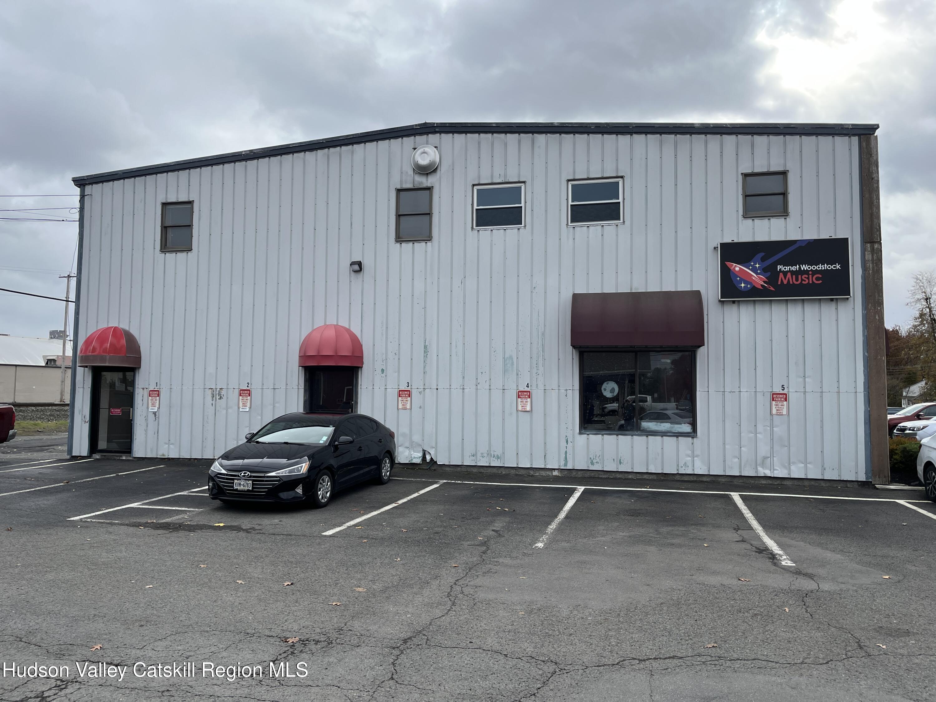 1112 Morton Boulevard, Unit 1 Kingston, NY 12401 - Photo 2 of 12 a living room with furniture