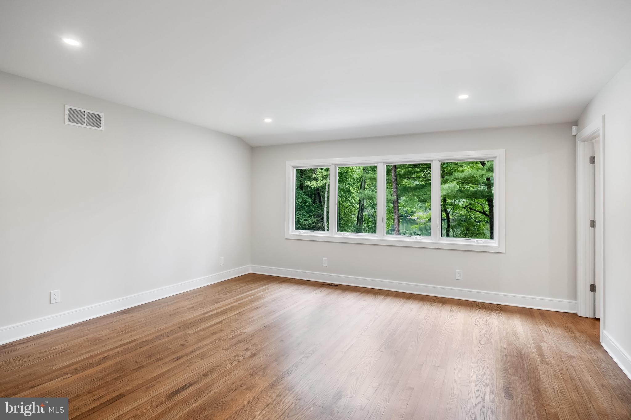 7 Sawmill Road Medford, NJ 08055 - Photo 23 of 37 Large Windows