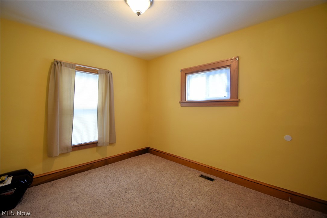 6814 Ridgewood Avenue Parma, OH 44129 - Photo 13 of 30