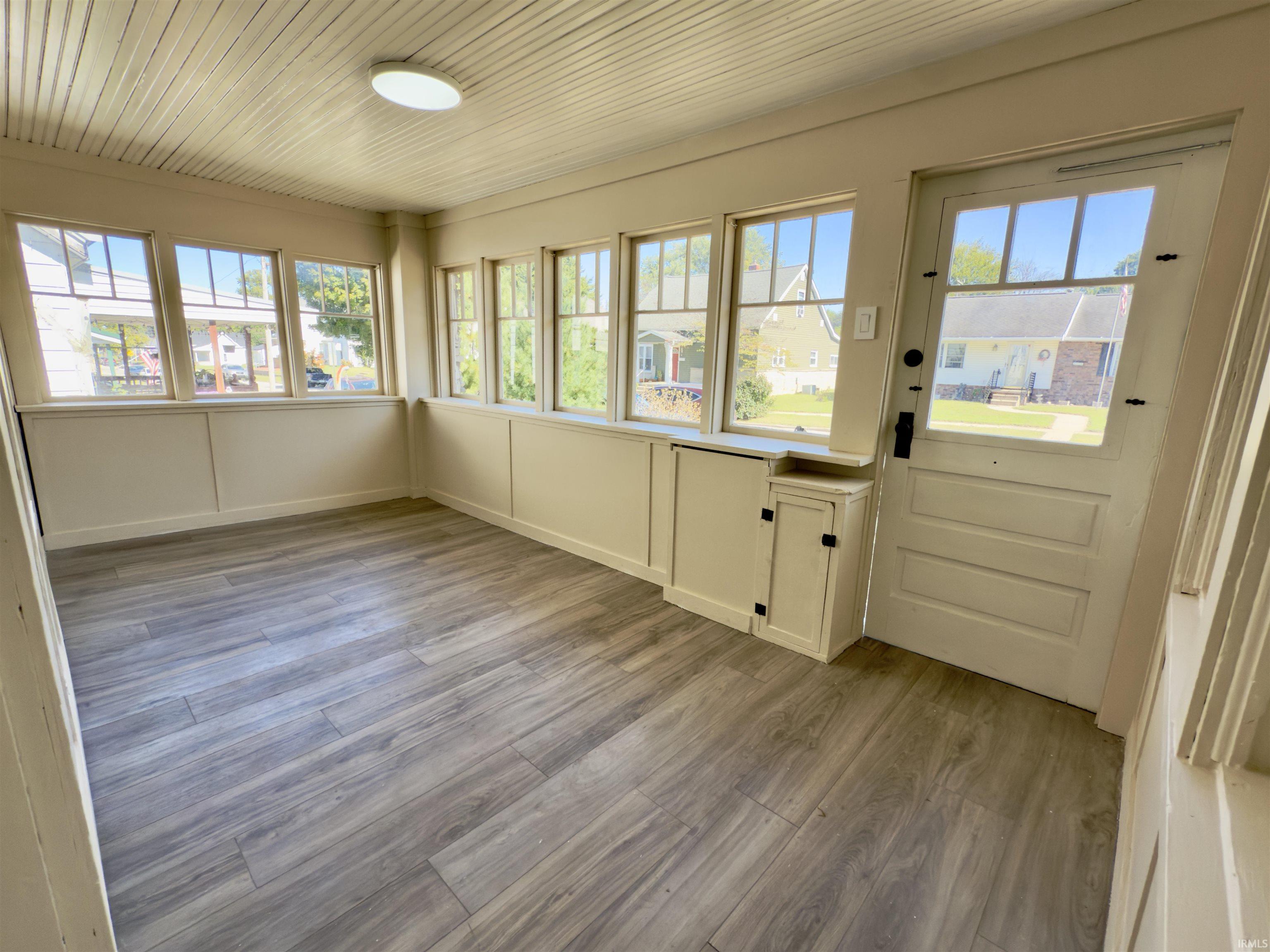 317 Southeast 7th Street Washington, IN 47501 - Photo 6 of 15