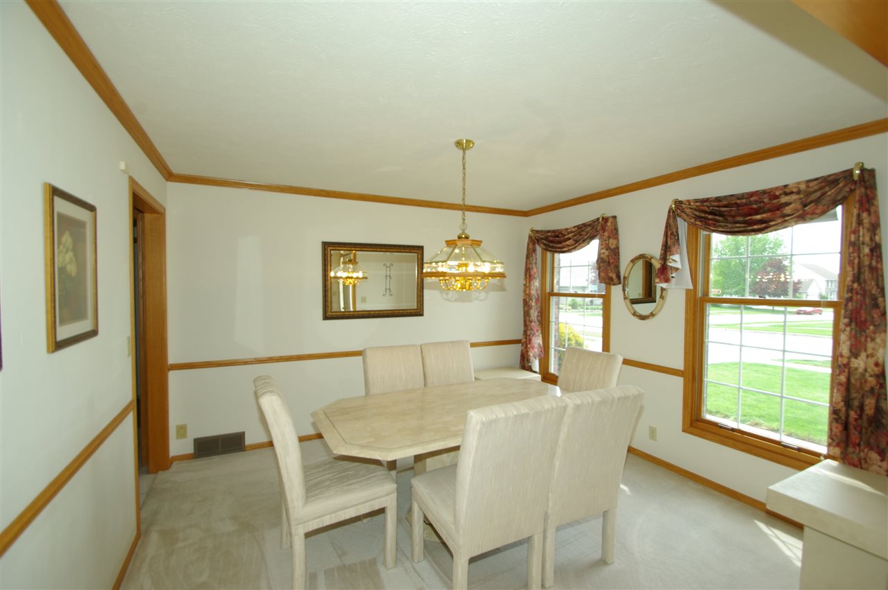 7254 Sentinel Road Rockford, IL 61107 - Photo 11 of 25 a dining room with furniture and window