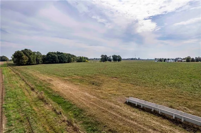 $1 | 48 Northeast 30th Lane, Lamar, MO 64759