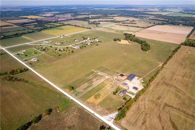 $1 | 48 Northeast 30th Lane, Lamar, MO 64759