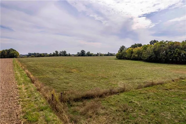 $1 | 48 Northeast 30th Lane, Lamar, MO 64759