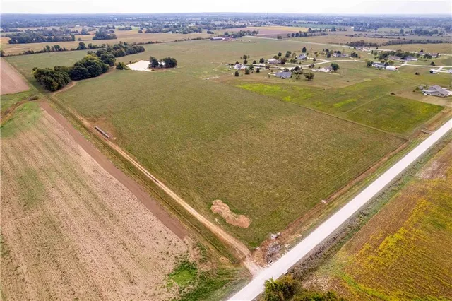 $1 | 48 Northeast 30th Lane, Lamar, MO 64759