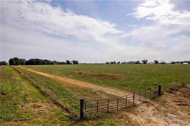 $1 | 48 Northeast 30th Lane, Lamar, MO 64759