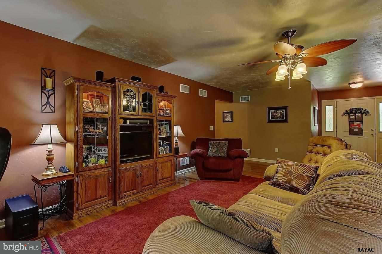 3668 Aldinger Road Seven Valleys, PA 17360 - Photo 5 of 28 Gallery Image 5