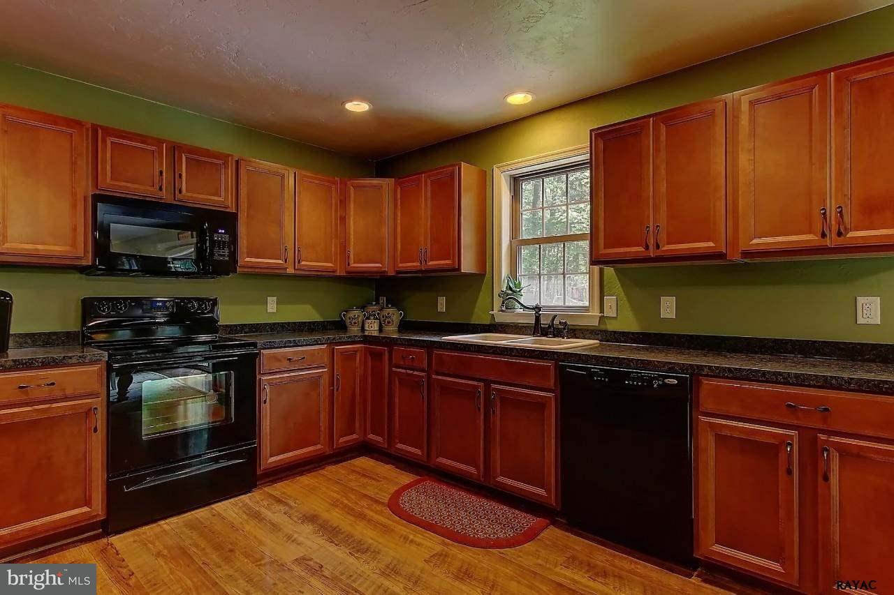 3668 Aldinger Road Seven Valleys, PA 17360 - Photo 8 of 28 Gallery Image 8