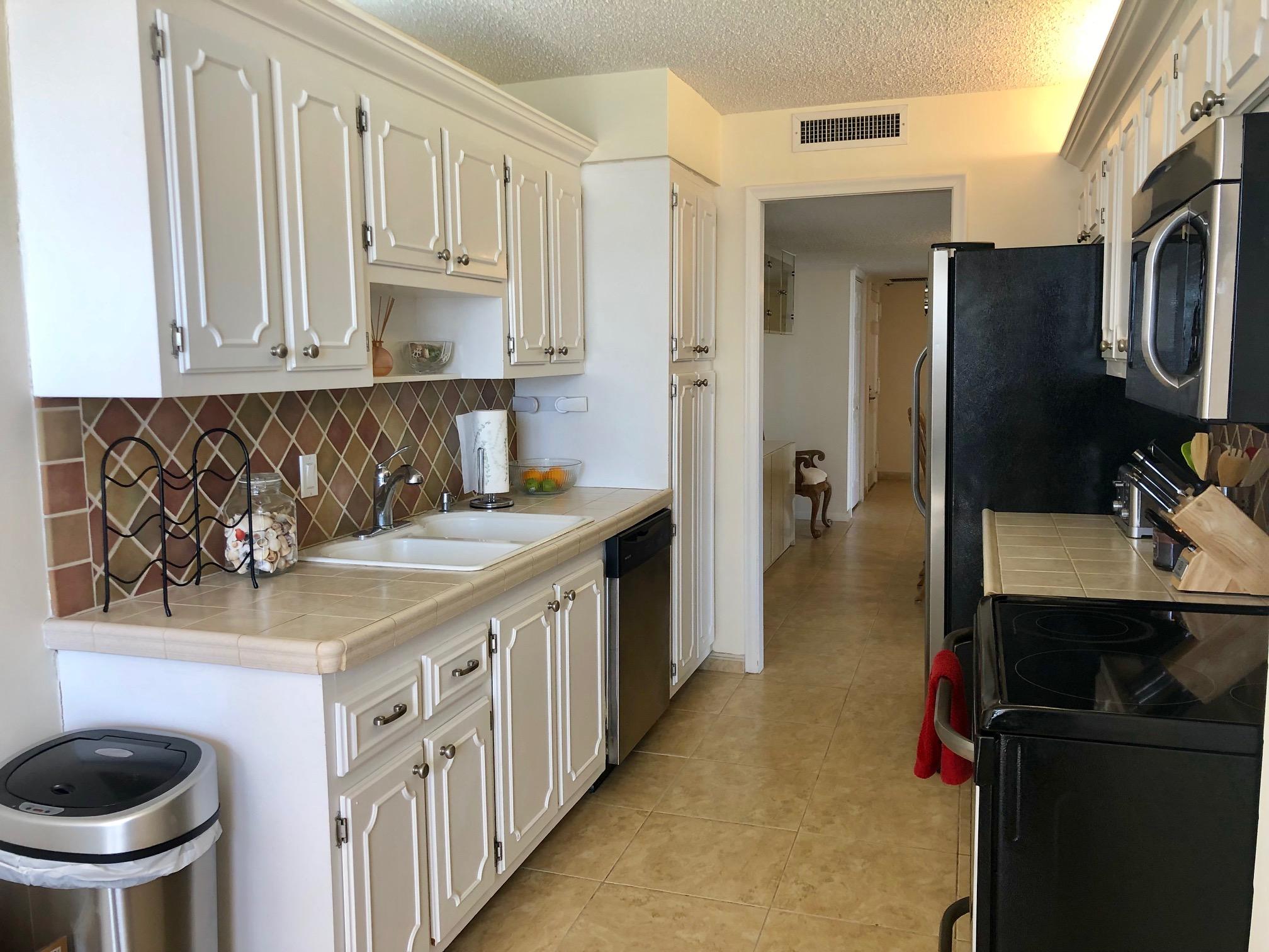 4200 North Ocean Drive, Unit 2701 Riviera Beach, FL 33404 - Photo 11 of 30 IMG_4109