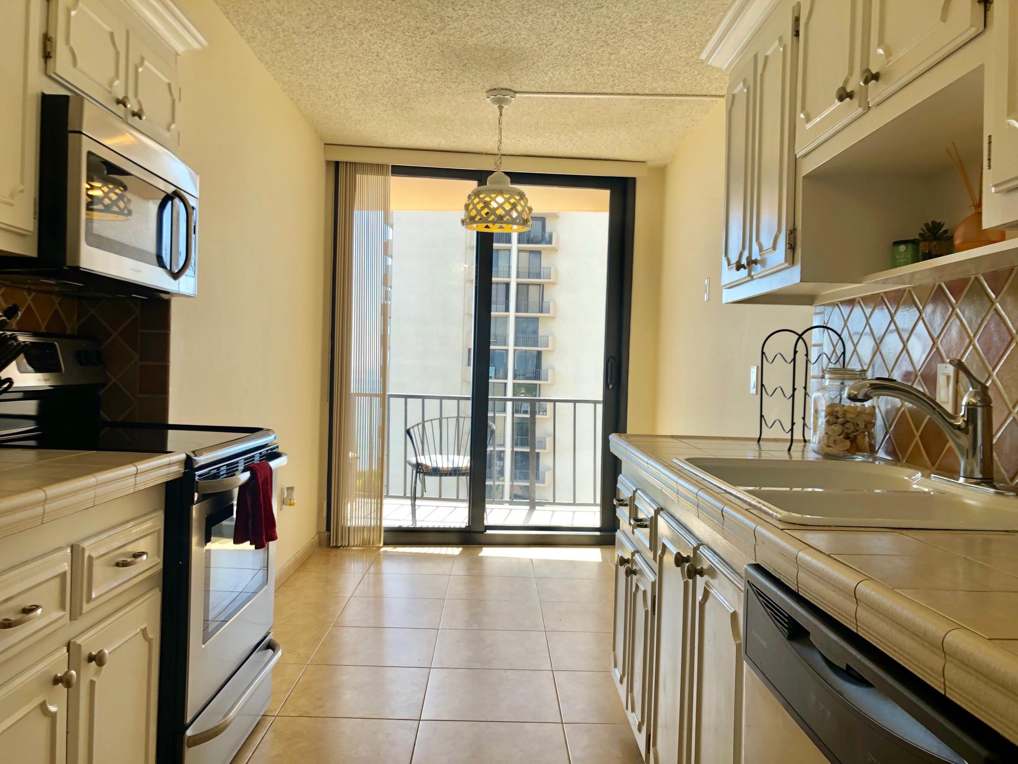 4200 North Ocean Drive, Unit 2701 Riviera Beach, FL 33404 - Photo 9 of 30 IMG_4104