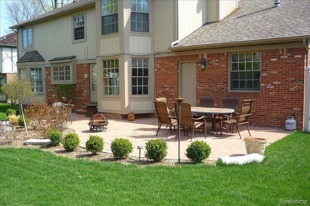 35310 Curtis Road Livonia, MI 48152 - Photo 11 of 11 Back Paver Patio