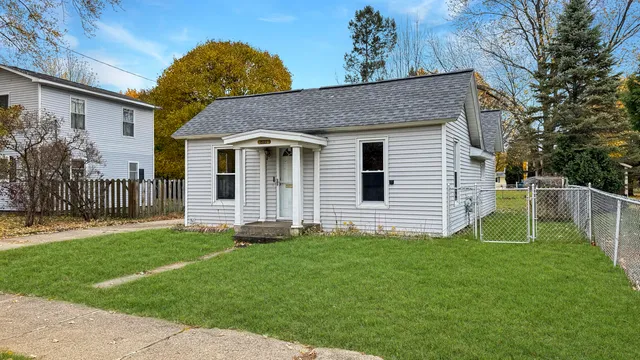 $154,900 | 825 Walnut Street, Cadillac, MI 49601