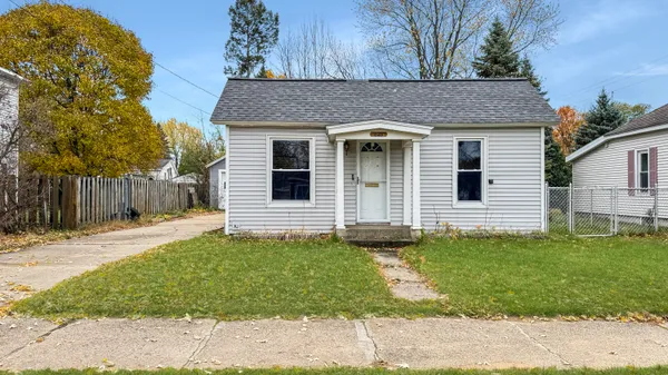 $152,500 | 825 Walnut Street, Cadillac, MI 49601