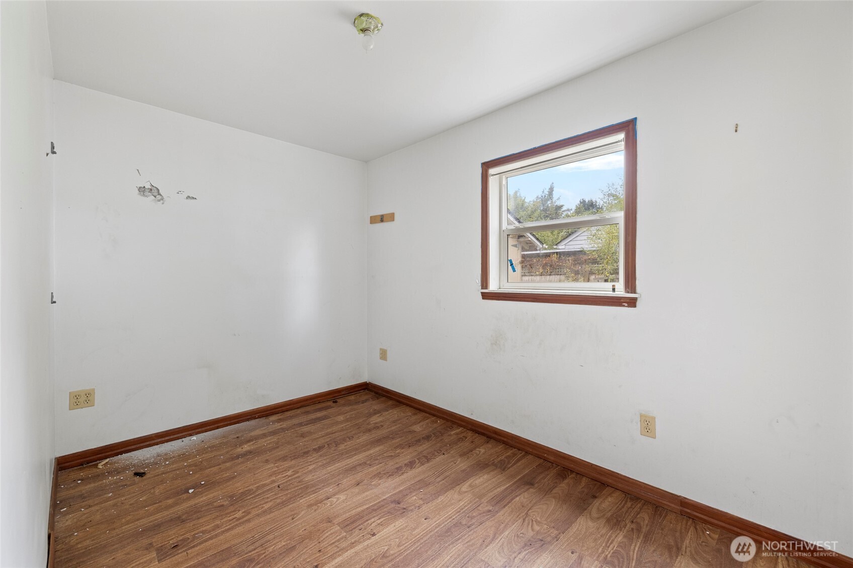 17662 Dunbar Road Mount Vernon, WA 98273 - Photo 10 of 18 a view of empty room with wooden floor