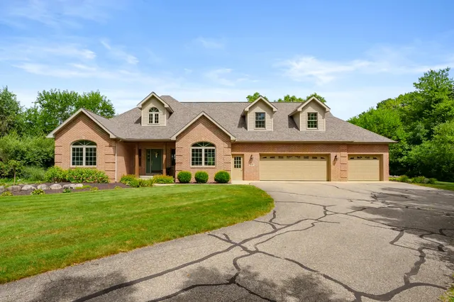 $955,000 | 332 Blarney Lane, Plainwell, MI 49080