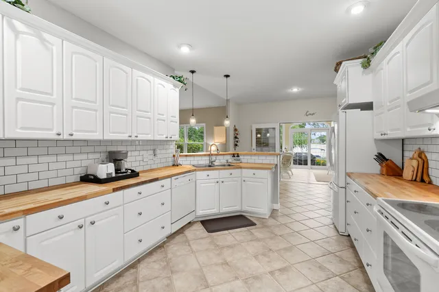 $955,000 | 332 Blarney Lane, Plainwell, MI 49080