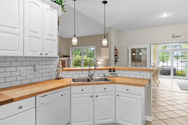 $955,000 | 332 Blarney Lane, Plainwell, MI 49080