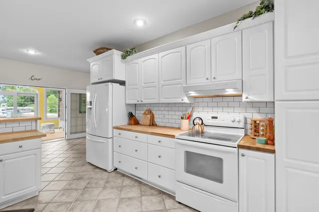 $955,000 | 332 Blarney Lane, Plainwell, MI 49080