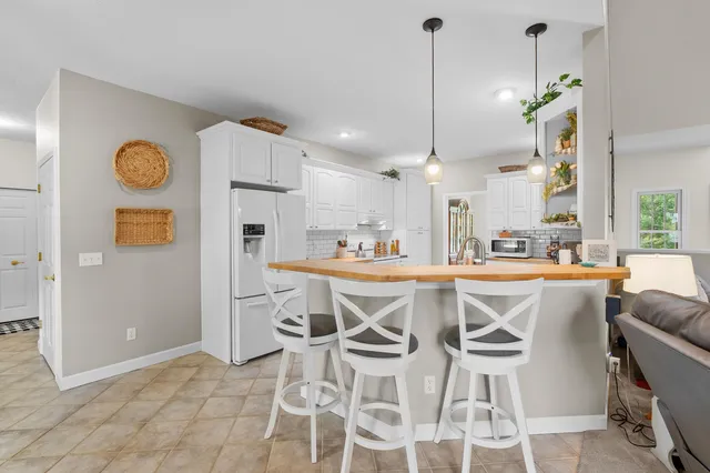 $955,000 | 332 Blarney Lane, Plainwell, MI 49080