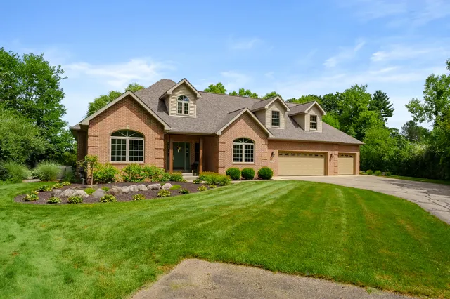 $955,000 | 332 Blarney Lane, Plainwell, MI 49080