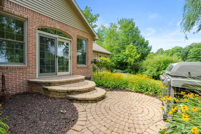 $955,000 | 332 Blarney Lane, Plainwell, MI 49080