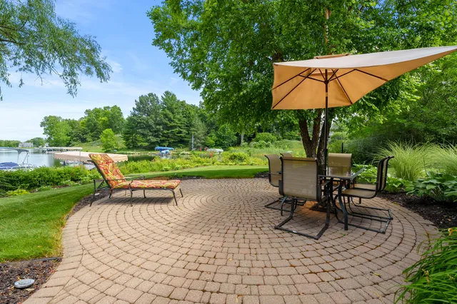 $955,000 | 332 Blarney Lane, Plainwell, MI 49080