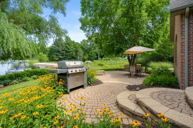 $955,000 | 332 Blarney Lane, Plainwell, MI 49080