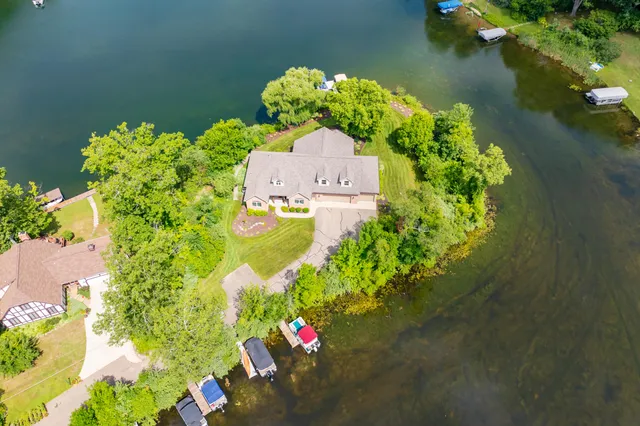 $955,000 | 332 Blarney Lane, Plainwell, MI 49080