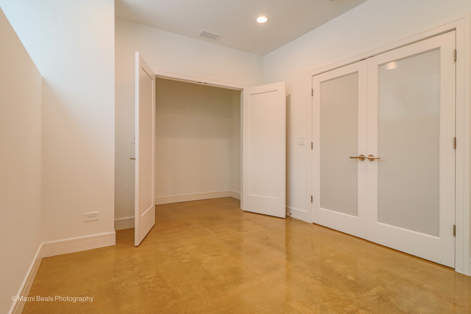 6123 South Ellis Avenue Chicago, IL 60637 - Photo 24 of 31 an empty room with closet area