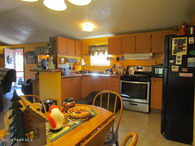 6670 Windmill Road Skull Valley, AZ 86338 - Photo 6 of 26 Bright open kitchen