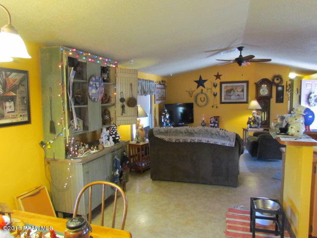 6670 Windmill Road Skull Valley, AZ 86338 - Photo 8 of 26 Living rm area