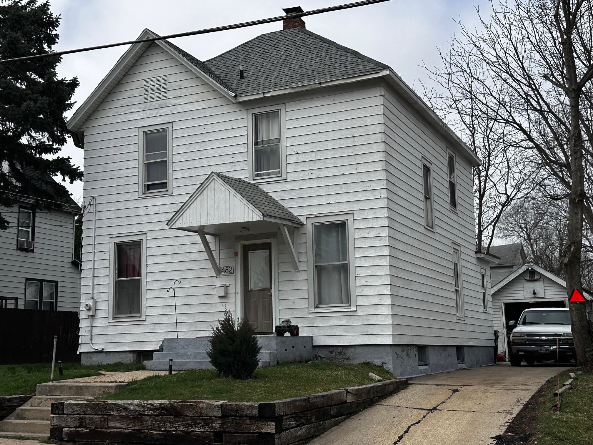 482 South Float Avenue Freeport, IL 61032 - Photo 1 of 17 a front view of a house with a yard