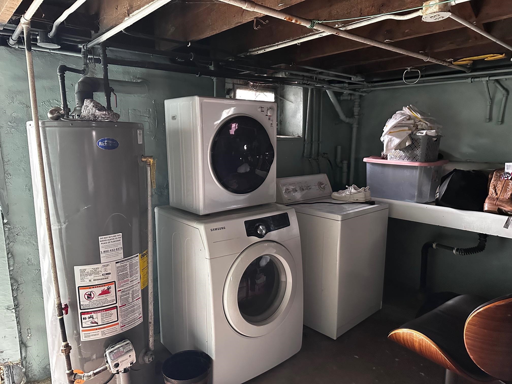 482 South Float Avenue Freeport, IL 61032 - Photo 17 of 17 a utility room with dryer and washer