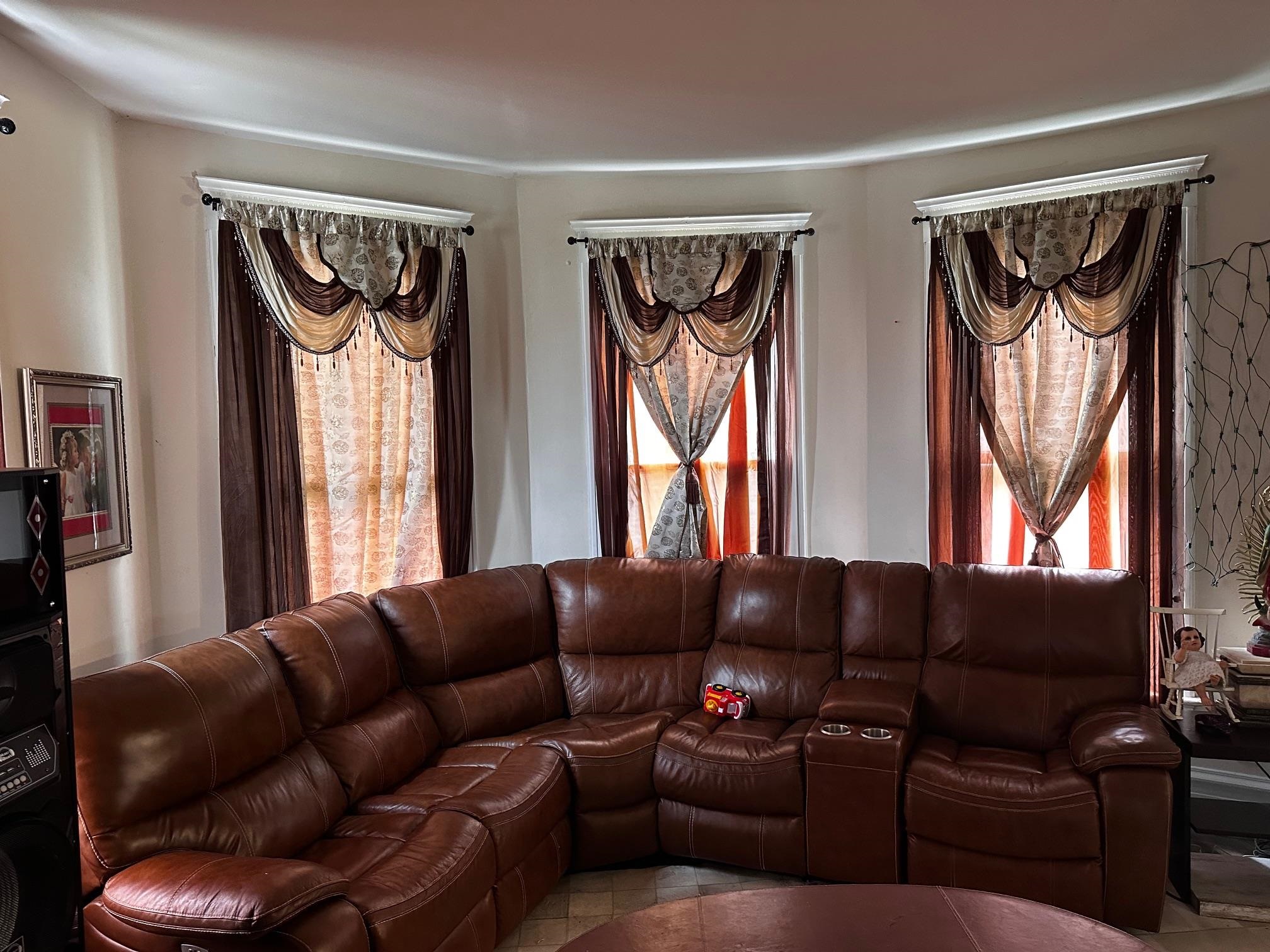 482 South Float Avenue Freeport, IL 61032 - Photo 4 of 17 a living room with furniture and a window