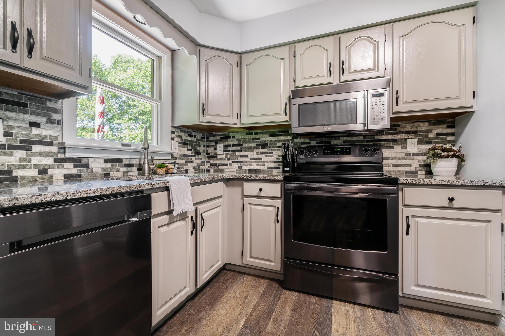 190 Kirks Mill Road Nottingham, PA 19362 - Photo 6 of 20 Upgraded black stainless appliances