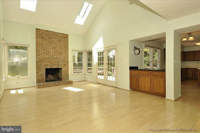 13400 Bregman Road Silver Spring, MD 20904 - Photo 3 of 7 Family Room
