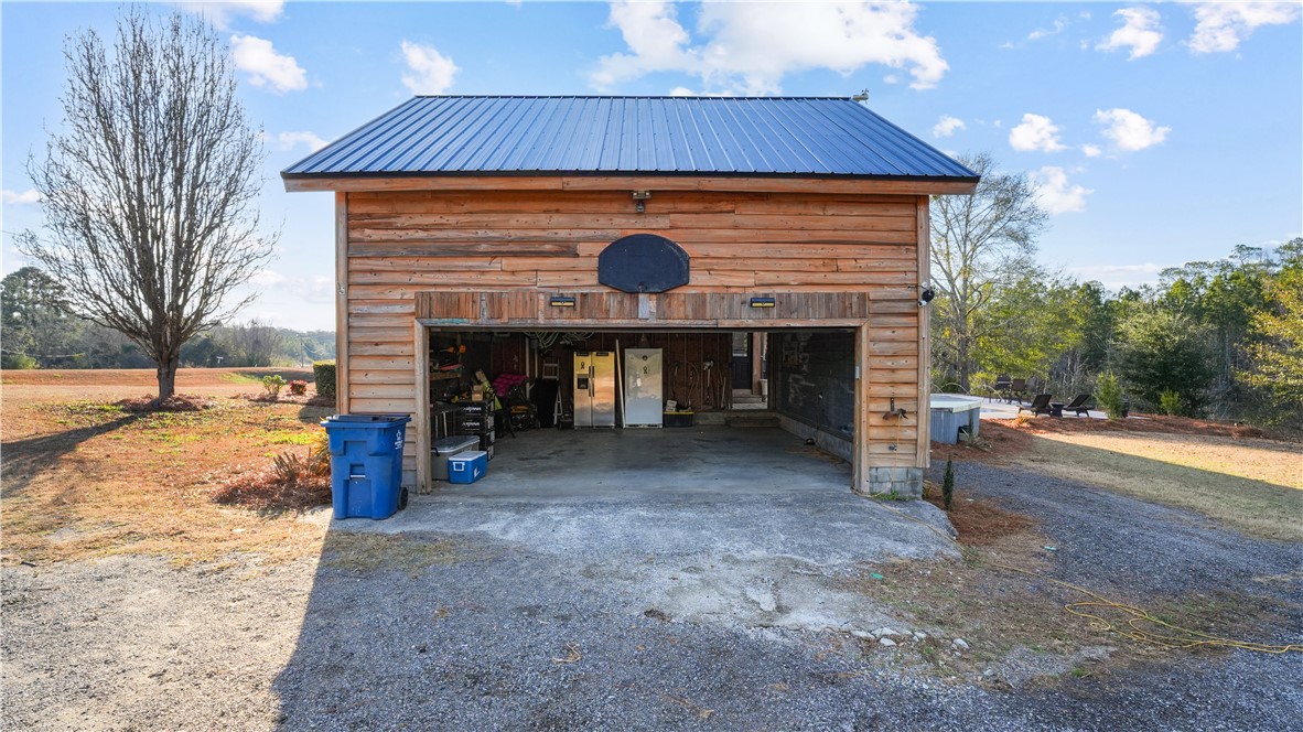 1320 Empire Road Jesup, GA 31545 - Photo 17 of 47 garage