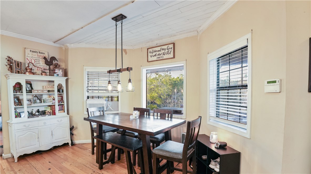 1320 Empire Road Jesup, GA 31545 - Photo 20 of 47 breakfast area